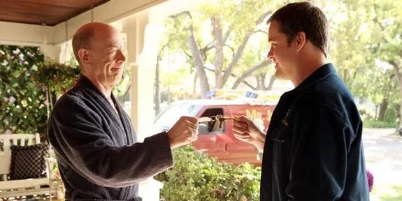 So recht will Tony (J.K. Simmons) seinem Sohn Jack (Kyle Bornheimer) noch nicht die Schlüssel zu seinem Imperium übergeben. © ABC