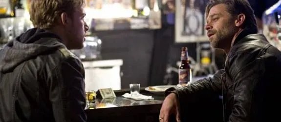 Dylan (Max Thieriot) und sein Kollege Remo (Ian Tracey). &copy; A%26amp;E