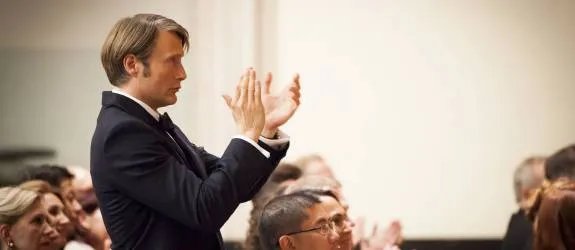 Hannibal (Mads Mikkelsen) kann auch abseits des Esstischs ekstatische Freude empfinden. &copy; NBC