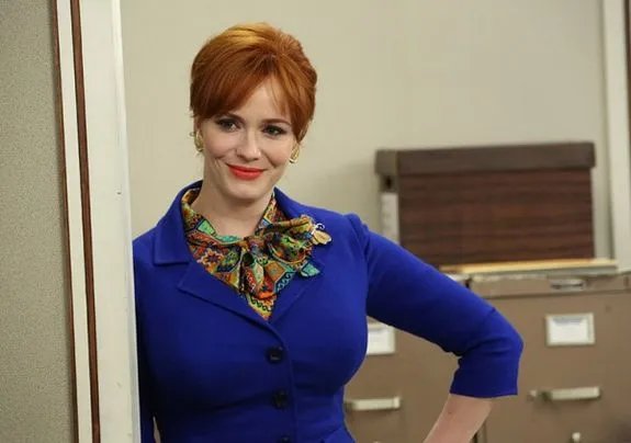 Wie du mir; so ich dir; Teil I: Joan (Christina Hendricks) hilft Bob Benson bei der Arbeitsplatzrettung &copy; AMC