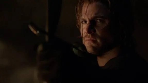 Stephen Amell als %26bdquo;Arrow%26ldquo; in der Episode %26bdquo;Sacrifice%26ldquo; &copy; The CW