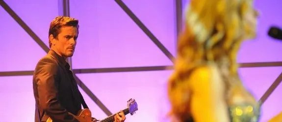 Deacon (Charles Esten) freut sich nicht gerade; Rayna zu sehen &copy; ABC