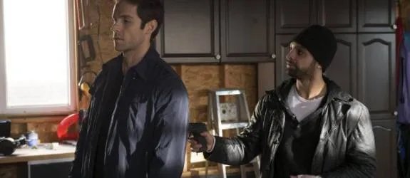 Vic (Michael Mando) weiß noch nicht; dass er in Paul (Dylan Bruce) seinen Meister gefunden hat. © BBC America