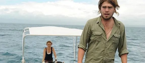 Sam (Lisa McCune) ist mit Gus (Andrew Ryan) auf Schlangenjagd. © TEN