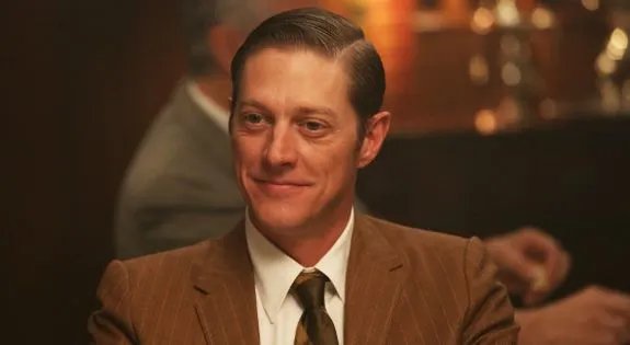 Glückliches Würstchen: Ted Chaough (Kevin Rahm) kann sich der Liebe seiner Familie sicher sein. © AMC