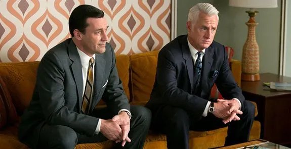 Kindsköpfe unter sich: Don Draper (Jon Hamm) und Roger Sterling (John Slattery) &copy; AMC