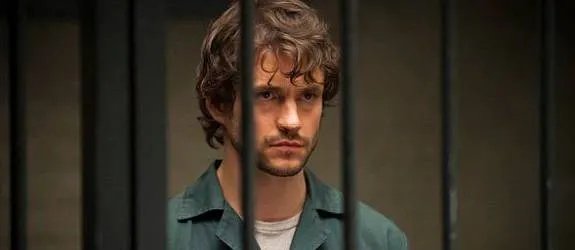 Will Graham (Hugh Dancy) muss sein Dasein nun auf der falschen Seite der Gitterstäbe fristen. &copy; NBC