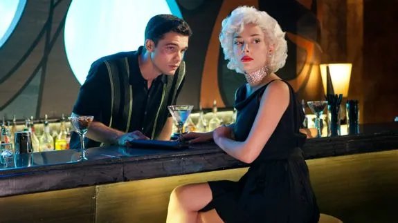 Stevie Evans (Steven Strait) muss sich nicht nur vor dieser blonden Sexbombe namens Judy (Elena Satine) in Acht nehmen. &copy; Starz