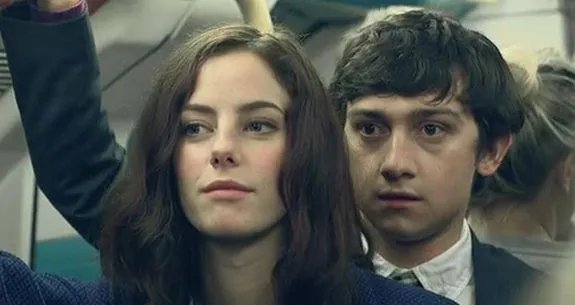 Der arme kleine Dominic (Craig Roberts) glaubt doch tatsächlich; dass er bei Effy (Kaya Scodelario) eine Chance hat. &copy; Channel 4