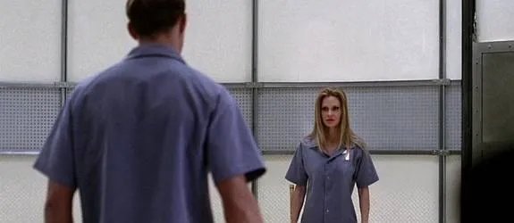 Pam (Kristin Bauer van Straten) wird doch nicht ernsthaft gegen Eric (Alexander Skarsgard) kämpfen; oder? &copy; HBO