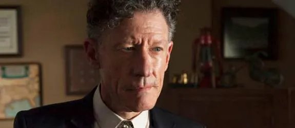 Wer ist nur der Auftraggeber des undurchsichtigen Monty P. Flagman (Lyle Lovett)? &copy; FX