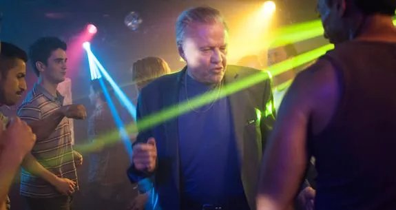 Return of the Midnight Cowboy: Mickey Donovan (Jon Voight) lässt die alten Hüften kreisen. Foto &copy; Showtime