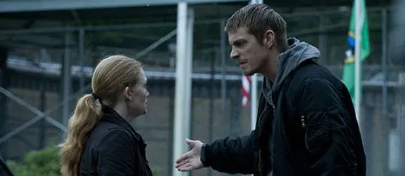Linden (Mireille Enos) und Holder (Joel Kinnaman) stehen vor einem schweren Finale. © AMC