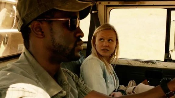 Maggie (Alison Pill) ist noch gar nicht richtig angekommen; da endet ihr afrikanisches Abenteuer schon wieder. &copy; HBO