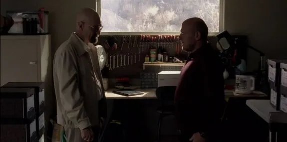 Fünf Staffeln mussten wir auf diesen Showdown warten: Walt (Bryan Cranston) und Hank (Dean Norris) im Clinch. &copy; AMC