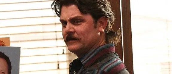Hat es mit Detective Tim Cooper (Johnny Dowers ) mehr auf sich; als es bislang den Anschein macht? © FX