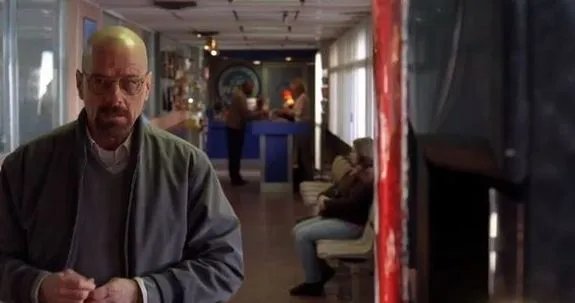 Walter White (Bryan Cranston) rüstet sich für den Showdown mit Jesse. &copy; AMC