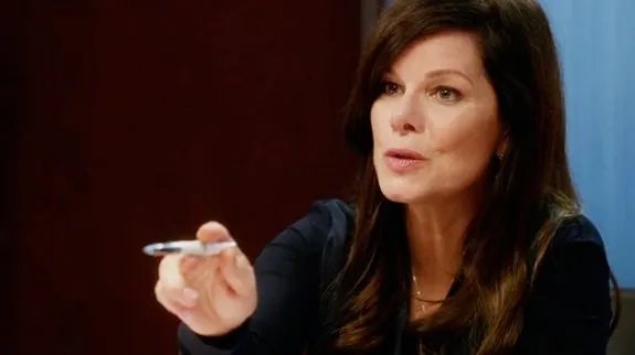Teuer; aber jeden Penny wert: Rebecca Halliday (Marcia Gay Harden) sorgt für Jobsicherheit. © HBO