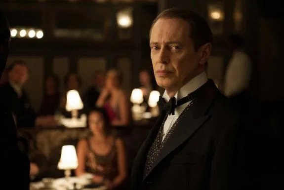 Nucky Thompson (Steve Buscemi) muss fortan nicht mehr bei jedem New-York-Besuch über die Schulter schauen. &copy; HBO