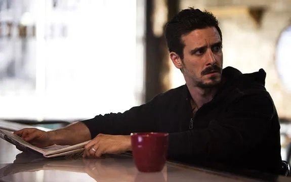 Damon Callis (James Ransone) in der Bar; die ihm bald nicht mehr gehören soll. &copy; AMC