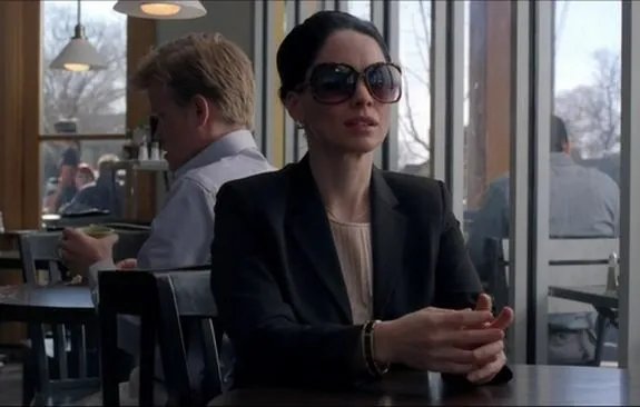 Die großartige Laura Fraser bespricht als Lydia Rodarte-Quayle die nächsten Schritte. &copy; AMC