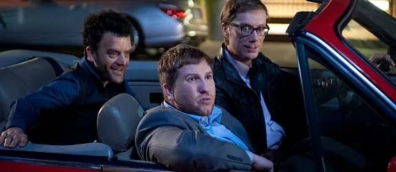 Stuart (Stephen Merchant) und seine Freunde Wade (Nate Torrence) und Kives (Kevin Weisman) &copy; HBO