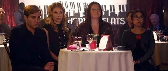 Richard (Kevin Bishop); Kendall (Kate Jenkinson); Marika (Lauren Ash) und Helen-Alice (Liz Lapira)sind auf Kims (Rebel Wilson - nicht auf dem Bild) Auftritt gespannt. &copy; ABC