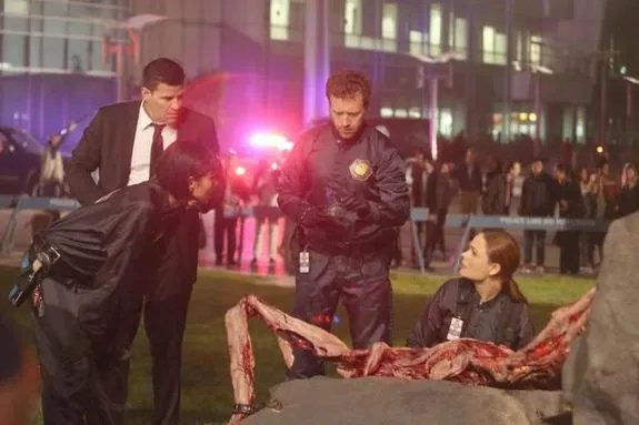 Das Bones-Team ist am Tatort eingetroffen. &copy; FOX