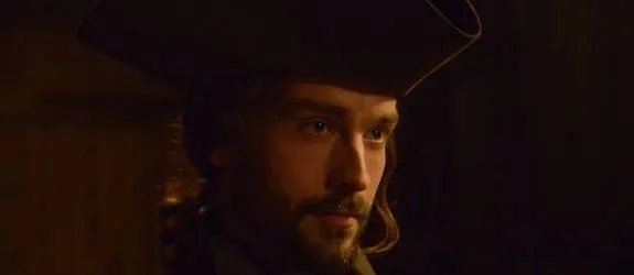 Ichabod (Tom Mison) in seiner Uniform von einst. &copy; FOX