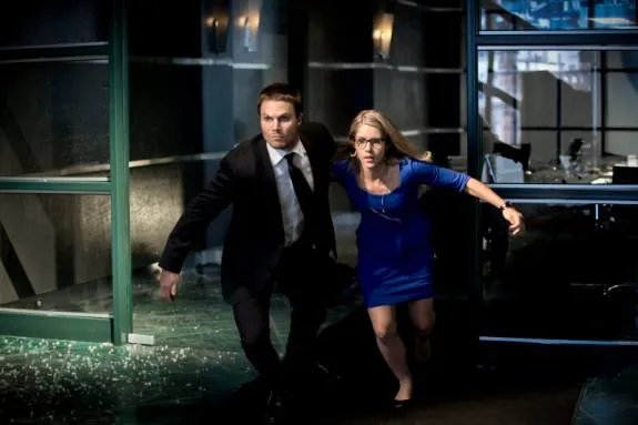 Szenenfoto aus der Episode %26bdquo;City of Heroes%26ldquo; der US-Serie %26bdquo;Arrow%26ldquo; &copy; The CW