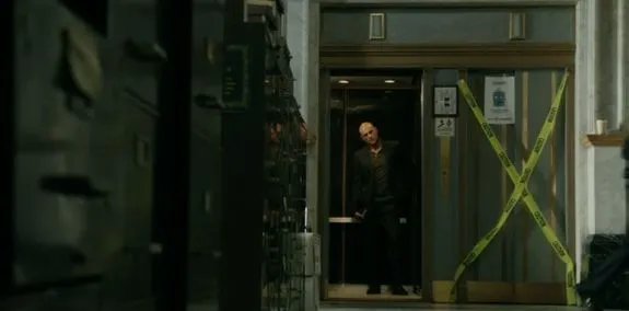 Gebrochener Mann in kaputter Stadt II: Frank Agnew (Mark Strong); überrascht. © AMC