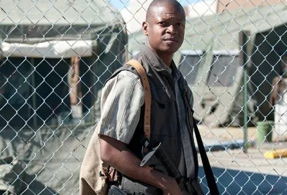 Die Figur Bob Stookey auf einem Szenenfoto aus der Episode %26bdquo;30 Days without an Accident%26ldquo;der US-Serie %26bdquo;The Walking Dead%26ldquo; &copy; AMC