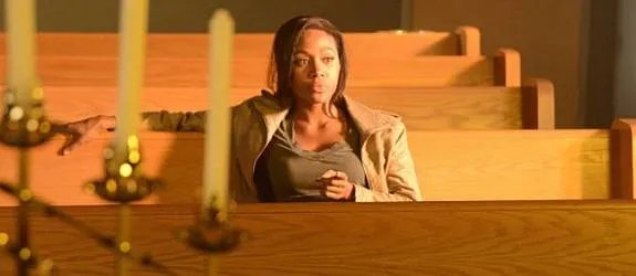 Abbie (Nicole Beharie) sucht in dieser Szene die Erleuchtung. &copy; FOX