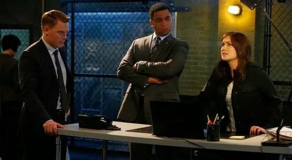 ... Ressler (Diego Klattenhoff; l.); Cooper (Harry Lennix) und Keen (Megan Boone) nicht. &copy; NBC