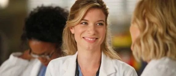 Leah (Tessa Ferrer) und Arizona (Jessica Capshaw) treffen sich mittlerweile regelmäßig. &copy; ABC