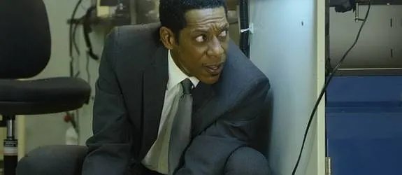 Captain Frank Irving (Orlando Jones) kämpft mit vollem Körpereinsatz gegen das Böse. © FOX