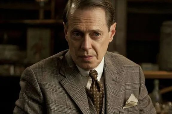 Nucky Thompson (Steve Buscemi) weht ein rauer Wind ins Gesicht. &copy; HBO