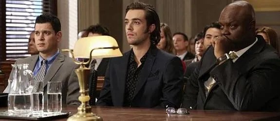 Travis (Jason Dechert) verklagt Callie. &copy; ABC