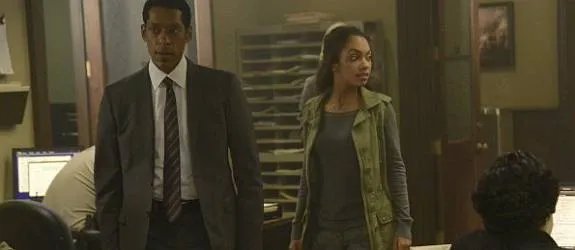 Jenny (Lyndie Greenwood) und Captain Frank Irving (Orlando Jones) bilden ein neues Team. © FOX