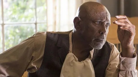 Bei seinem früheren Mentor Oscar (Louis Gossett Jr.) findet Chalky White zunächst Unterschlupf. &copy; HBO