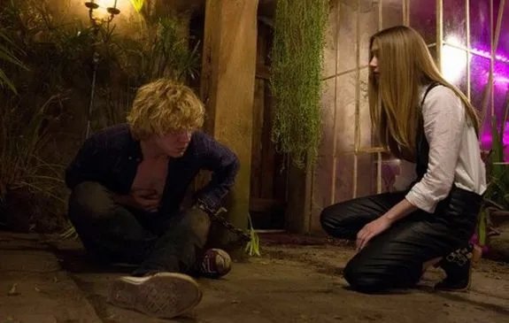FrankenKyle (Evan Peters) und seine unentschlossene Gebieterin Zoe (Taissa Farmiga) &copy; FX