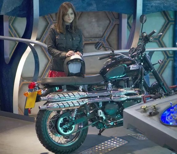 Steht offenbar seit %26bdquo;The Bells of Saint John%26ldquo; auf heiße Öfen - und brettert damit sogar in die TARDIS: Clara. &copy; BBC