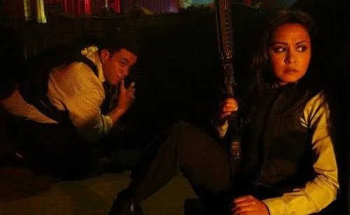 Meera Malik (Parminder Nagra) und Harold Cooper (Harry Lennix) müssen nach tapferem Kampf aufgeben. &copy; NBC