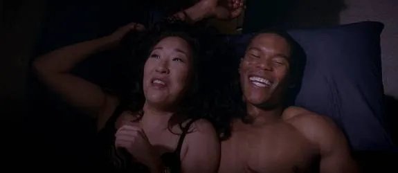 Shane (Gaius Charles) und Cristina (Sandra Oh) sind sich sehr; sehr nahegekommen. &copy; ABC