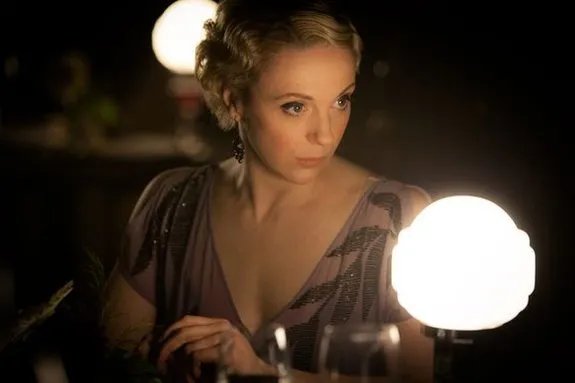 Die gute Mary (Amanda Abbington) schafft es; beruhigend auf Watson einzuwirken. &copy; BBC