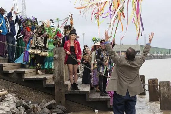 Der Spaßvogel in seinem Element: Davis McAlary (Steve Zahn) bei seiner Selbsttaufe &copy; HBO