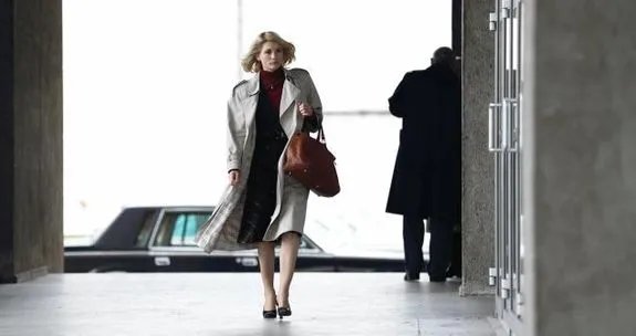 Sandy Grimes (Jodie Whittaker) weiß noch nicht; dass sich der Maulwurf in ihrer unmittelbaren Nähe befindet. &copy; ABC