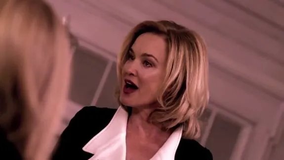 Ohne langes Zögern geht Fiona (Jessica Lange) einen Pakt mit dem Teufel ein. &copy; FX