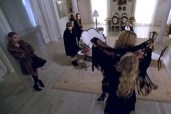 Stevie Nicks bei ihrer Privatvorstellung für den Hexenzirkel. &copy; FX