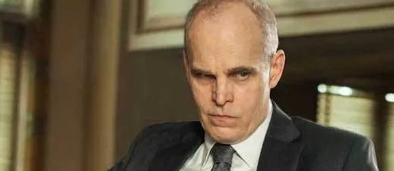 Mit dem Agenten Jim Racine (Zeljko Ivanek) taucht eine neue Figur auf der Spielfläche auf. &copy; Cinemax